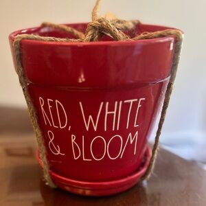 Red White and Bloom Rae Dunn Ceramic Planter. Saucer + drainage hole. 7”. NWT
